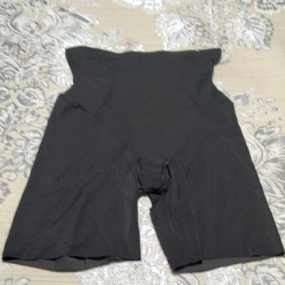 Black High-Waisted Shapewear Shorts By Maidenform M New